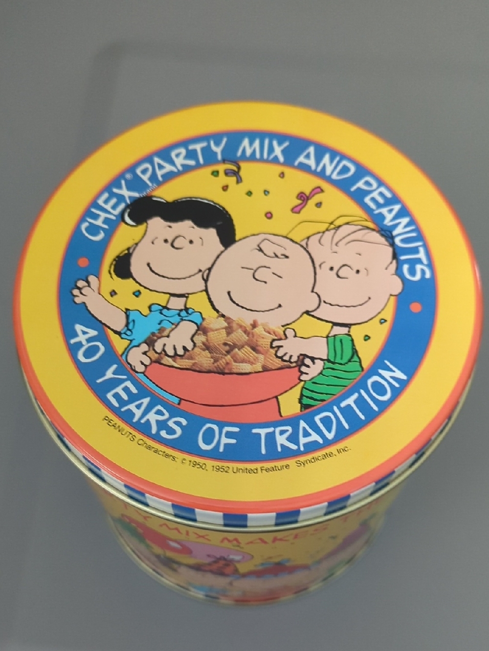 NWOT Vintage Peanuts Party Mix Tin - Picture 2 of 6